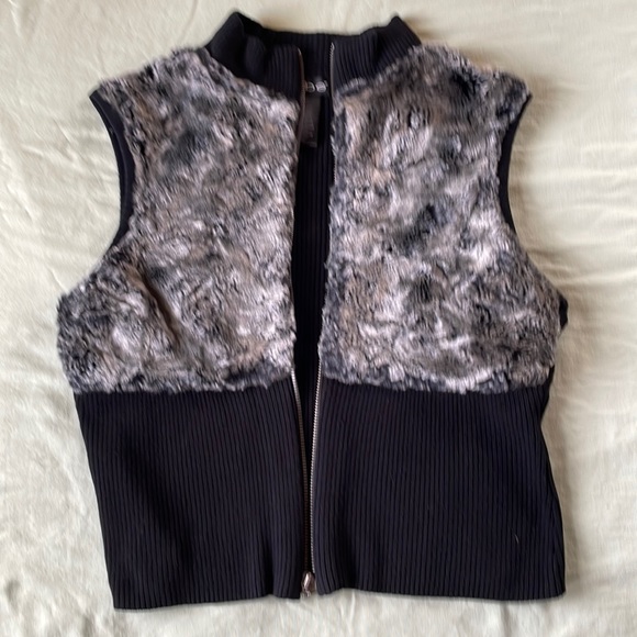 Bebe faux fur and sweater vest - Picture 1 of 6